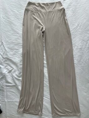 Oner Active Soft Motion Straight Leg Pant L Long Length in Warm Sand